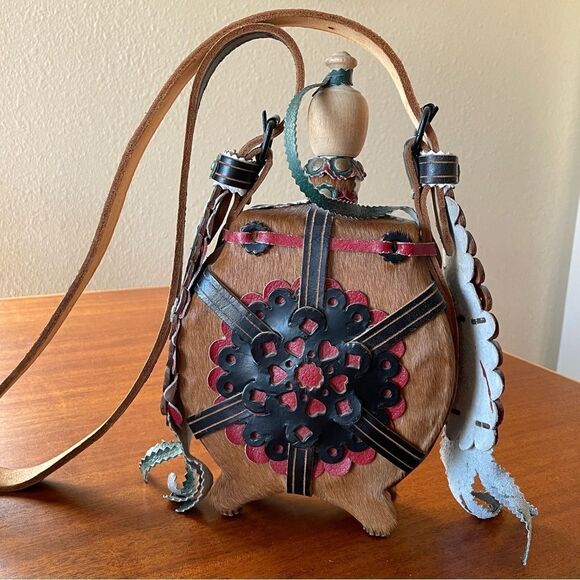 Vintage Hungarian Folk Art Wooden Horsehair Covered Canteen Flask Leather Strap - Picture 7 of 16